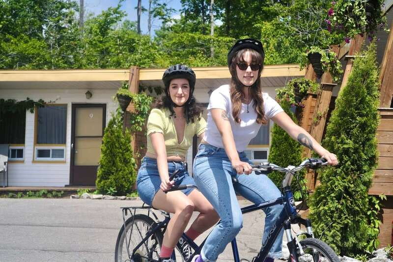 Quebec City - Tandem Bike Rental on Ile d'Orléans - Sainte-Pétronille and the first scenic choices