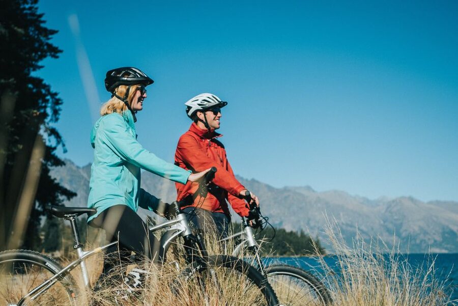 Queenstown: Arrowtown To Queenstown Biking Adventure - Reaching Lake Whakatipu and the final miles