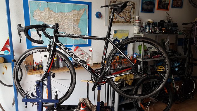 Rent a Carbon or Aluminum Road Bike in Sicily - A road bike rental built for more than city errands