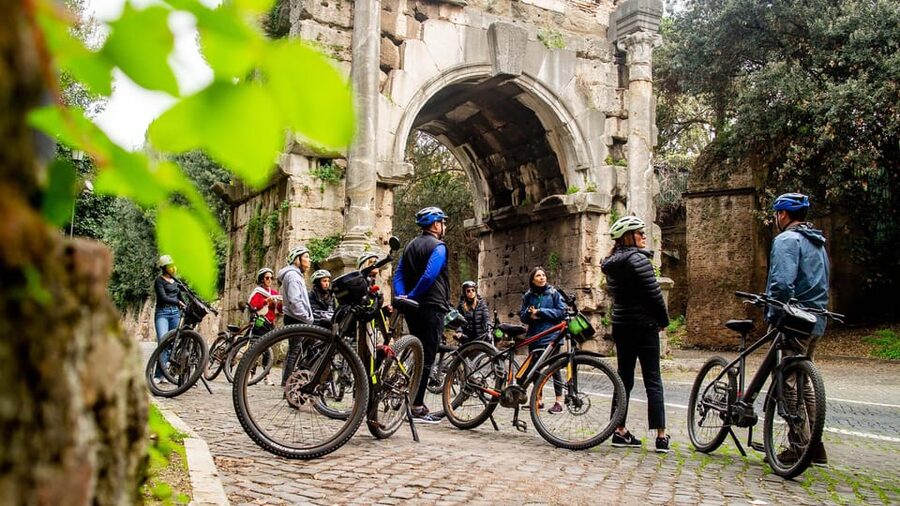 Rome: Appian Way Aqueducts Bike Tour (UPG Catacombs & Lunch) - Lunch, aperitif, and the value of the longer option