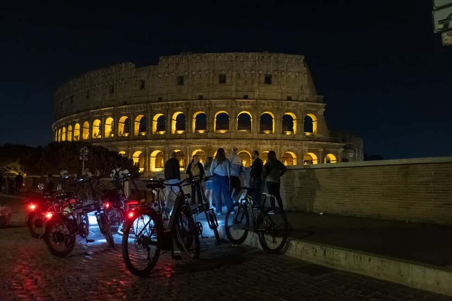 Rome by Night: E-bike Small Group Tour -Food & Wine (Option) - Piazza Venezia, the Altar of the Fatherland, and Trajan’s Market