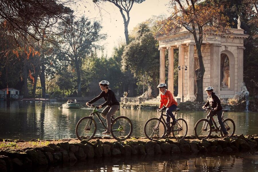 Rome: Cannondale E-Bike Tour of Top Landmarks & More - Guides, languages, and group size