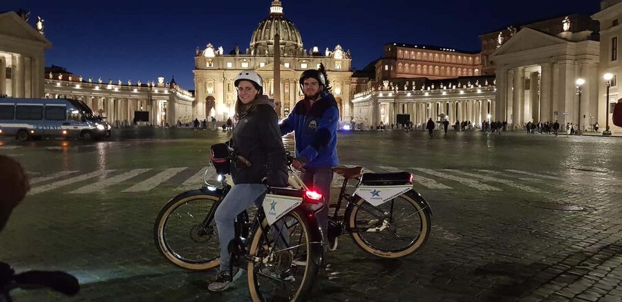 Rome: E-Bike Sunset Tour with Pizza Option - Colosseum and Roman Forum: a strong opening