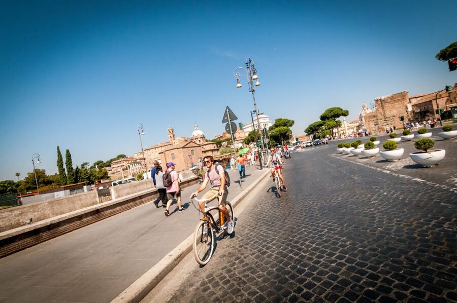 Rome: Standard or E-Bike Highlights Guided Tour - Temples and fountains: Hadrian’s Temple to Trevi