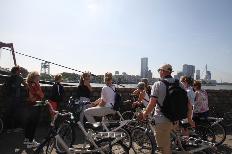 Rotterdam: 2.5-Hour Highlights Bike Tour - What the guides add