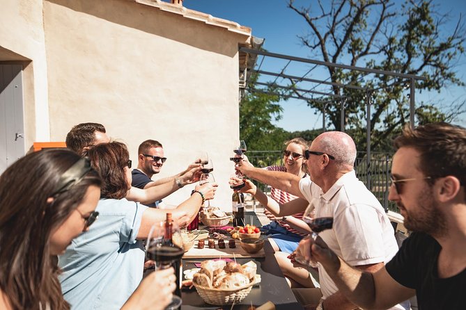 Saint-Emilion Electric Bike Day Tour with Wine Tastings & Lunch - Collecting the Bikes and Heading Into the Vines