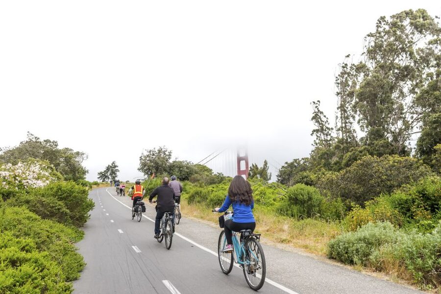 San Francisco: Golden Gate Bridge to Sausalito Cycling Tour - Fort Point and the approach to the bridge