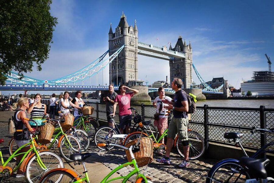 Secret London Tour by Bike - Tower of London and the ride across Tower Bridge