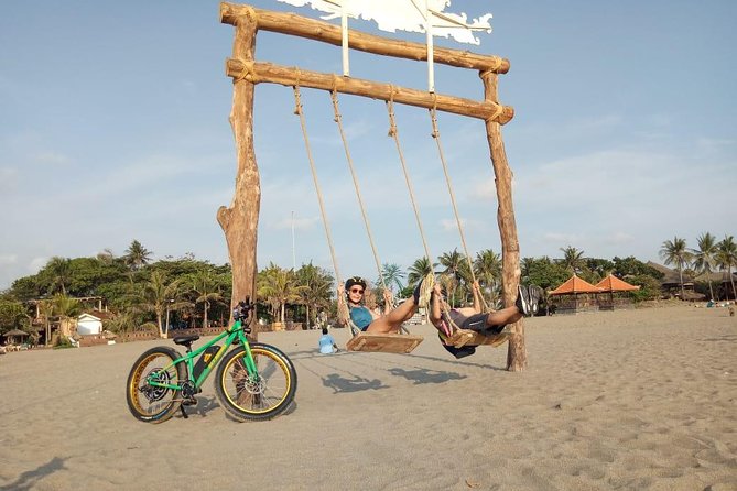 Seminyak Beach eBike Private Tour - A shopping pause at the Seminyak Flea Market