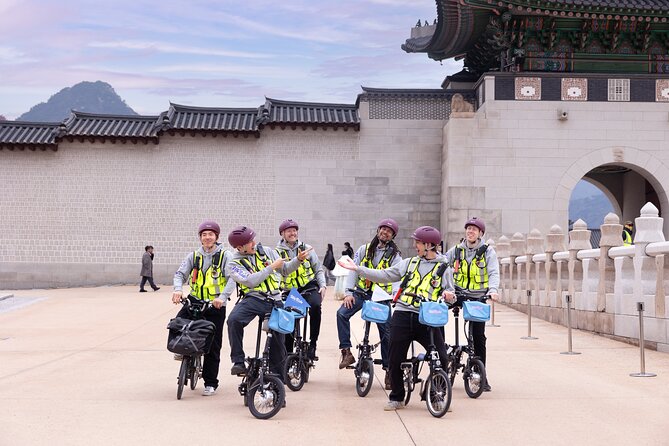 Seoul E-bike Tour - Cheonggyecheon Stream and Seoul’s changing center