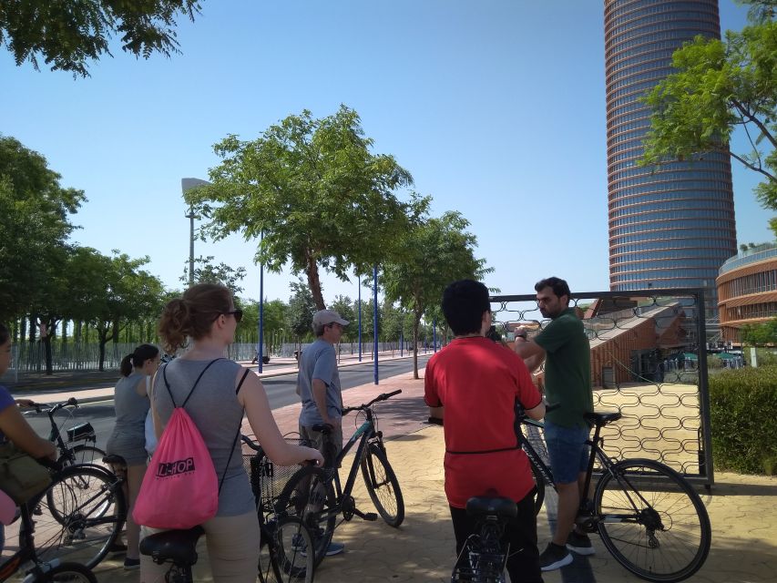 Seville: Bike Rental - Riding Seville at Your Own Pace