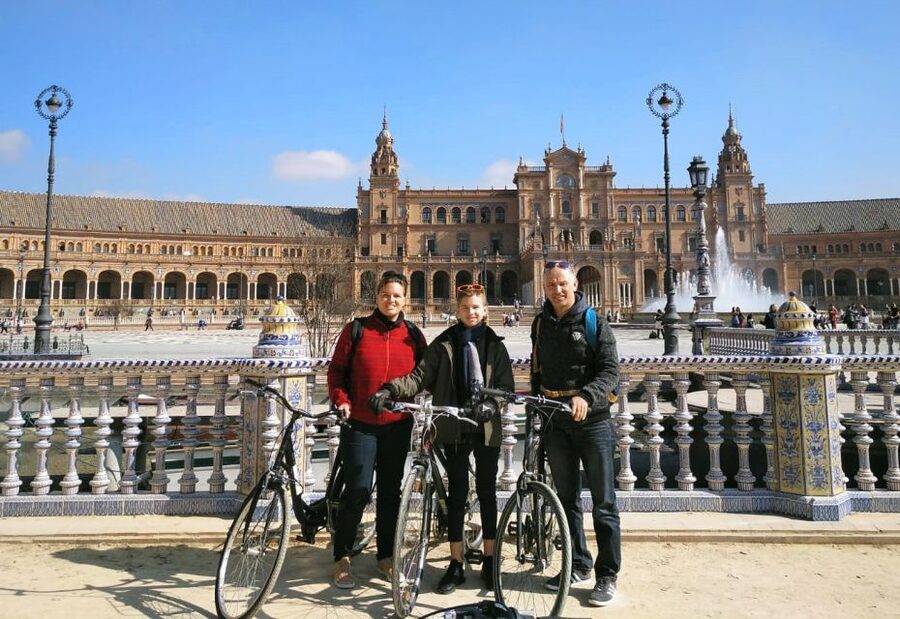 Seville: Highlights Bike Tour with Local Guide - Families and bike comfort