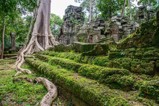 Siem Reap: Bike the Angkor Temples - Full-Day 30km Tour - Angkor Wat, the grand opening stop
