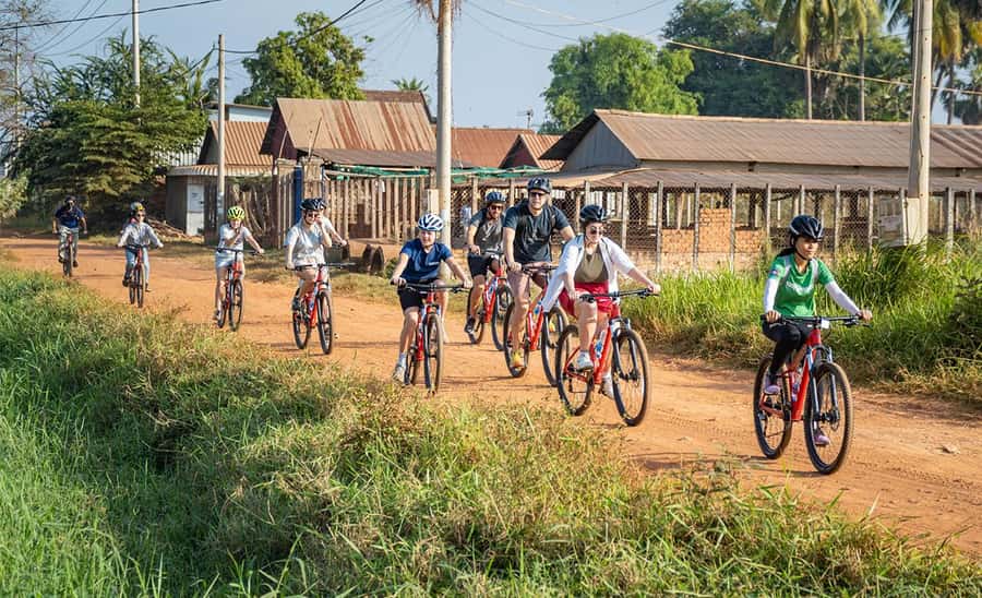 Siem Reap: Guided Countryside Bike Tour - Rice fields and the rural route
