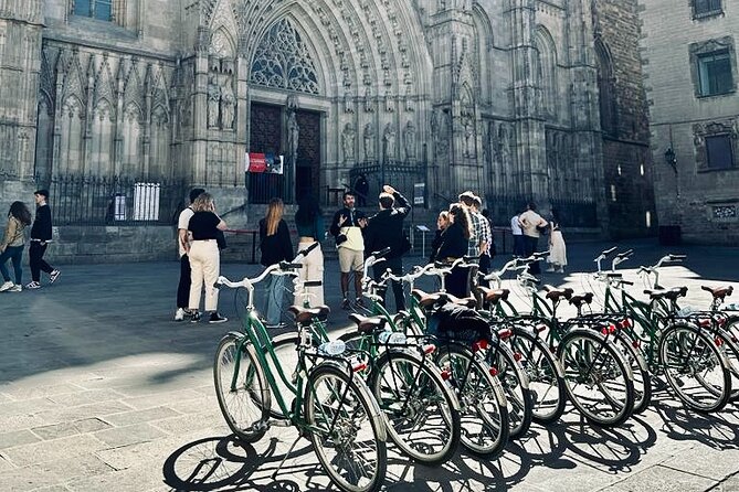 Sightseeing by Bike & Photo Shooting - Casa Batlló and Gaudí’s city