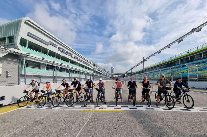 Singapore: Historical Half-Day Bike Tour - Chinatown and the local coffee-shop break
