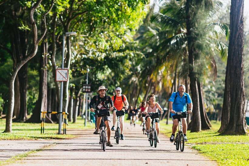 Singapore: Lion City Highlights Bike Tour - The Colonial District and Singapore River