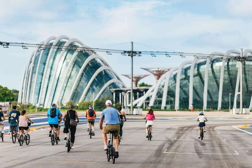 Singapore: Lion City Highlights Bike Tour - The guides make the four hours work
