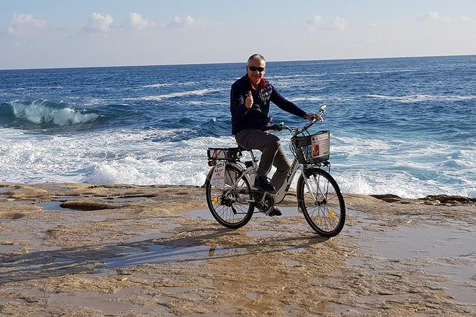 Siracusa tour on high tech bike - Cathedral Square is the visual center of the ride