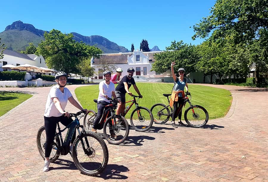 Stellenbosch: Historical Bike Tour & Wine Tasting - First wine estate: mountain views with the tasting