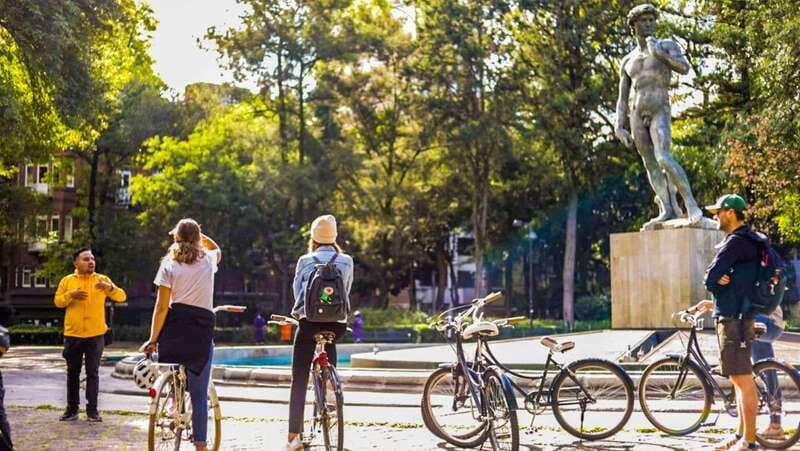 🟢Street Food Bike Tour Mexico City🟢 - Starting with conchas and café de olla in Condesa