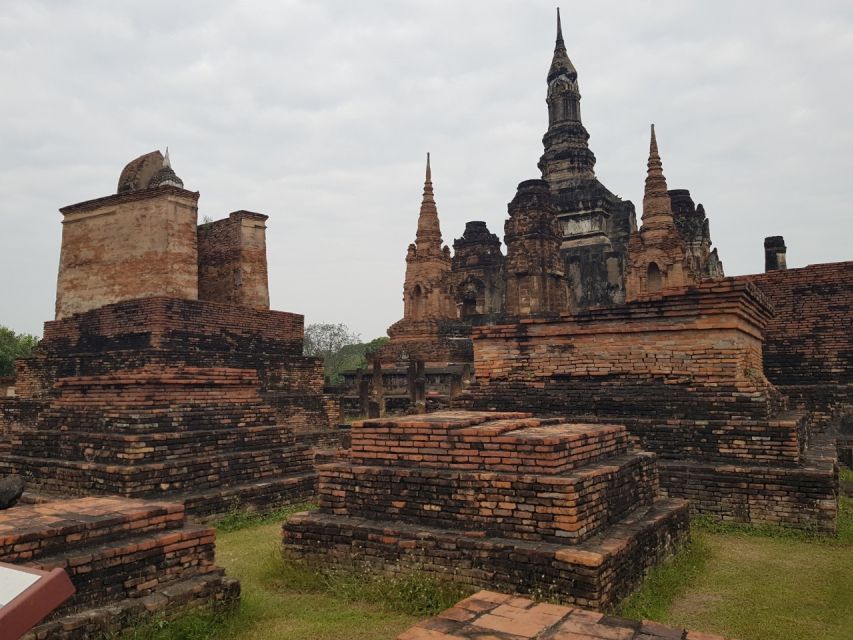 Sukhothai: Full-Day Historical Park Cycling Tour with Lunch - Canals, rice paddies, and everyday Sukhothai