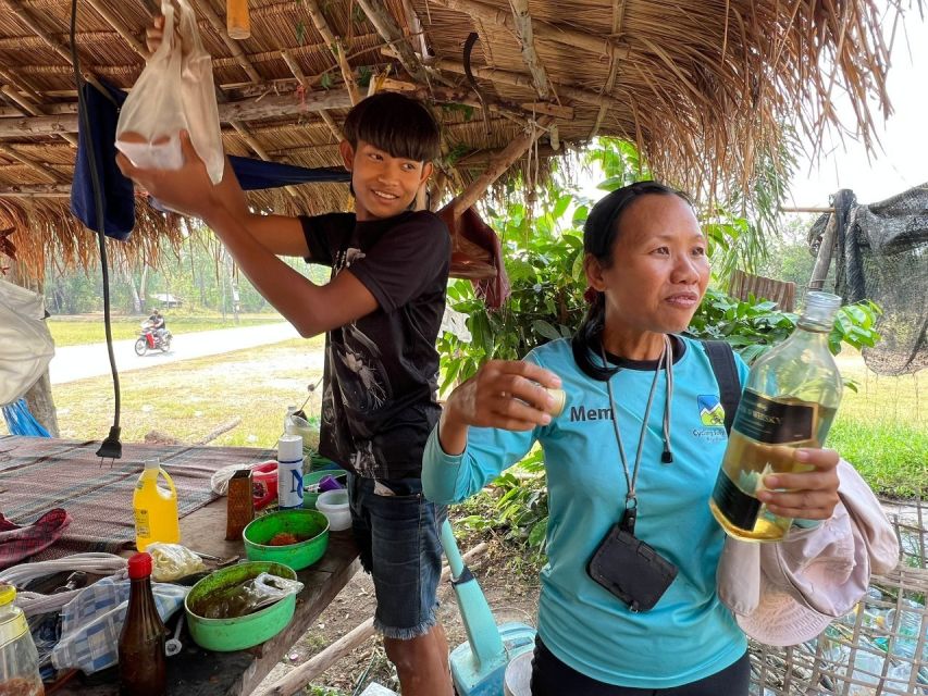 Sukhothai: Full-Day Historical Park Cycling Tour with Lunch - Ceramics, farming, and life beyond the ruins
