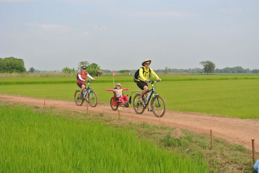 Sukhothai: Historical Park & Countryside Cycling Tour - Lunch at a local Thai restaurant