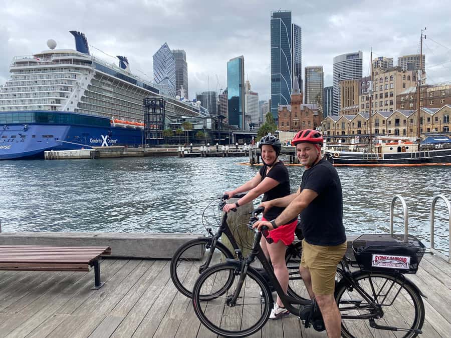 Sydney: Guided Harbour E-Bike Tour - Starting at Darlinghurst and entering the Domain