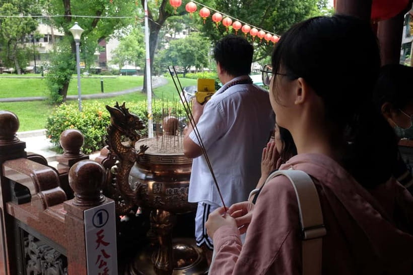 Taipei: 4-Hour Morning City Cycling Tour with Breakfast - Bikes, safety, and the actual effort