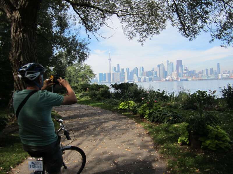 Toronto Islands: Morning or Twilight 3.5-Hour Bike Tour - Why the Toronto Islands are best seen by bicycle