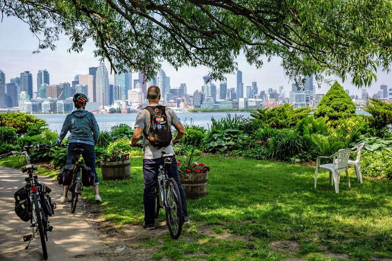 Toronto Waterfront and Islands Guided Bicycle Tour - Starting in the Distillery District