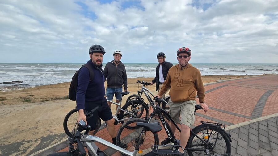 Torrevieja: Natural Parks e-Bike Tour - How the guiding affects the experience