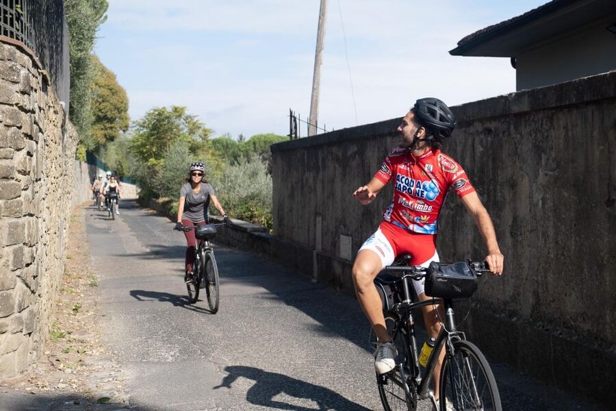 Tuscany Hills Bike Tour with Lunch at farm and Wine Tasting - A workout through the Chianti hills