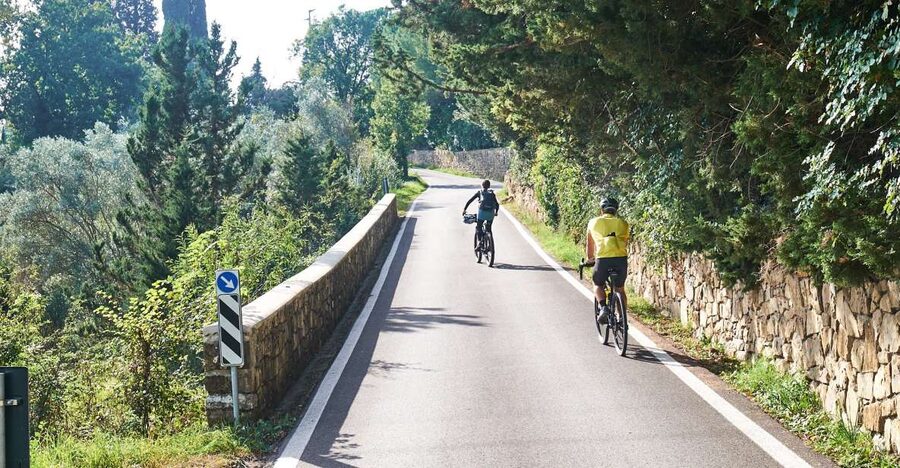 Tuscany Hills Bike Tour with Lunch at farm and Wine Tasting - The first climb and the Florence viewpoint
