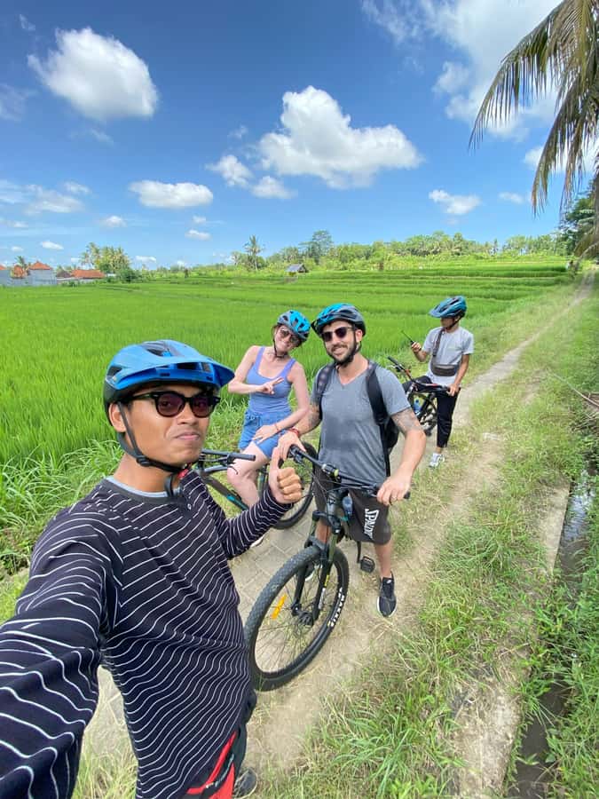 Ubud : PRIVATE Bike Tour inside Rice Field Ubud Countryside - The First Stop: A Look Inside Balinese Education