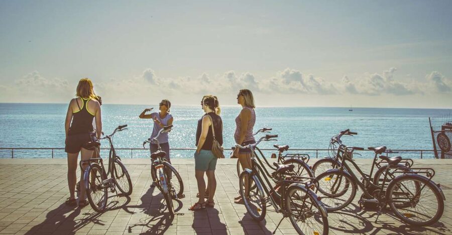 Unusual Barcelona Bike Tour in French - Why a Flexible Bike Route Works Well in Barcelona