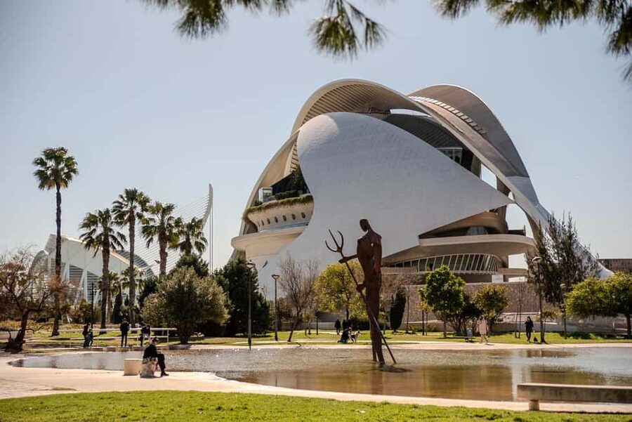 Valencia Bike Tours: City Highlights - Serranos Towers and the Turia Gardens
