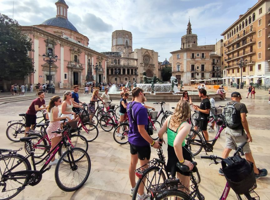 Valencia: City Highlights Guided Bike Tour - Thirty minutes at the City of Arts and Sciences