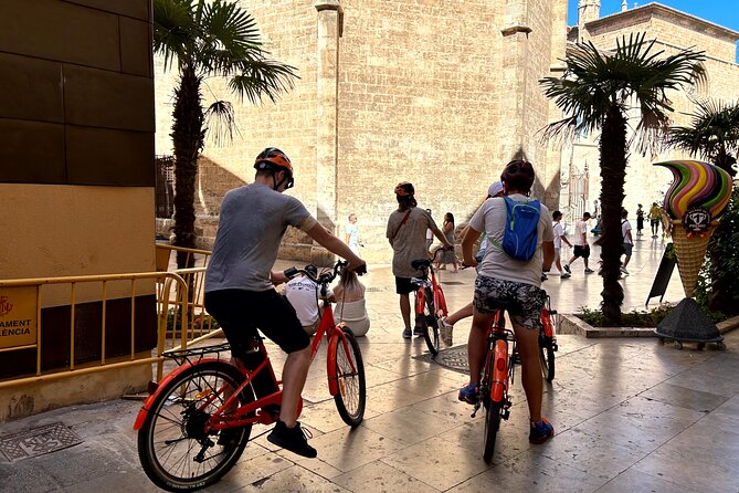 Valencia City Highlights in Guided Bike or E-Bike Tour - Starting near Valencia’s North Station