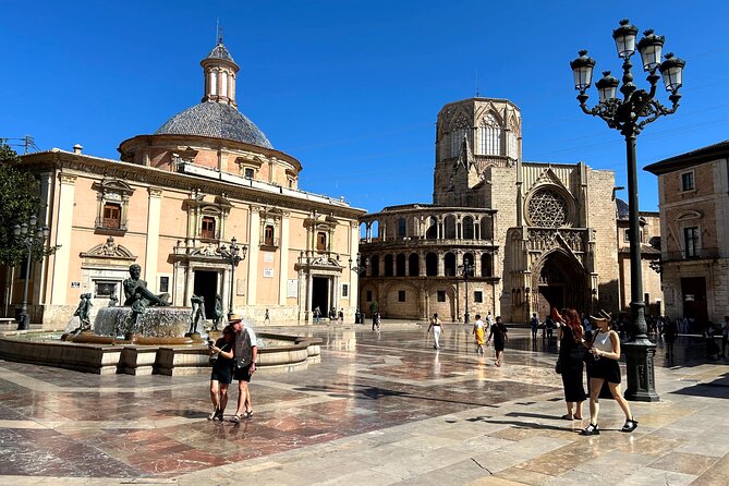 Valencia City Highlights in Guided Bike or E-Bike Tour - Riding through Ciutat Vella
