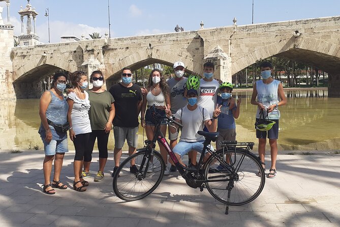 Valencia Highlights Bike Tour - Gulliver Park and the surprising change of scale