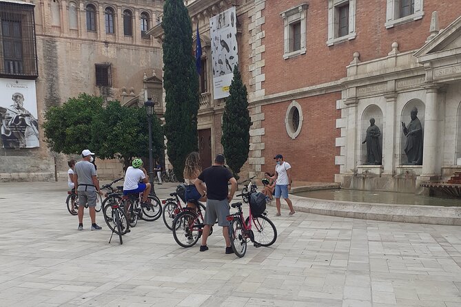 Valencia Highlights Bike Tour - Guides, pace, and group size