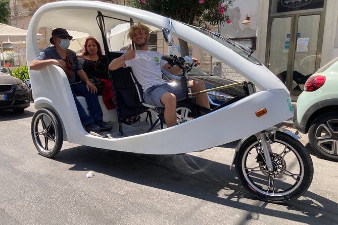 Velobike tour ecologico guidato con soste per visitare i monument - Maniace Castle and the old fortifications