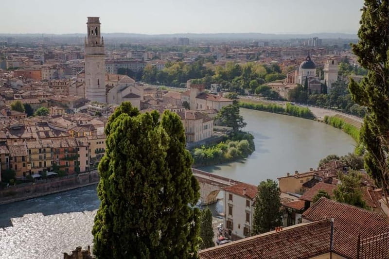 Verona e-bike tour: city center and panoramic views - Guide quality and group pace