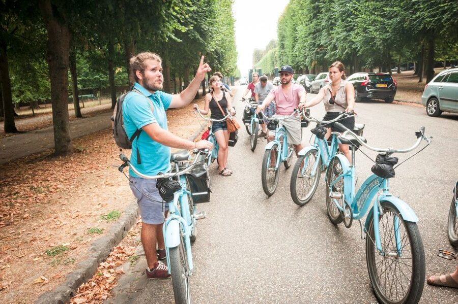 Versailles Bike Tour with Palace & Queen Farm Entrance - Shopping for lunch at the Versailles market