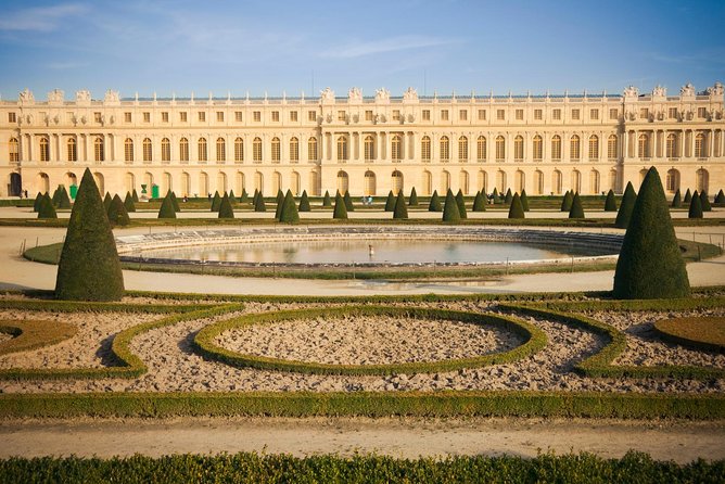 Versailles Domain Bike Tour with Palace Entry by Train from Paris - Shopping for lunch at the local market