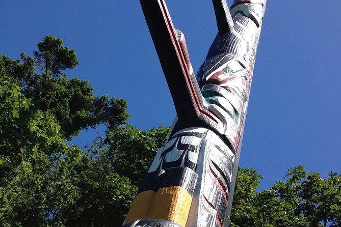 Victoria City Highlights Pedal or E-Bike Tour - Hoods & Legends - Government House and the Rockland streets