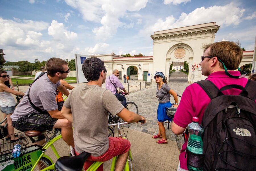 Vienna by Bike 3-Hour All-In-One City Bike Tour in English - The guide makes the difference