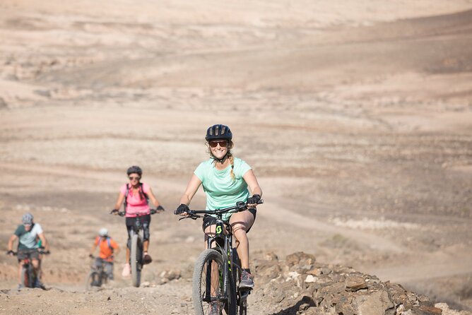 Volcanic Discovery PREMIUM eBike Tour: 35 km - Calderón Hondo and the short volcanic hike